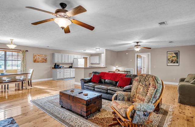Downtown Access | Stylish | Family Space