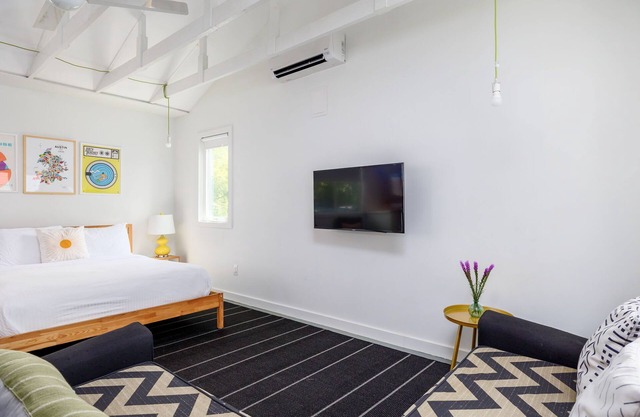 Downtown, Bright - Pastel Casita