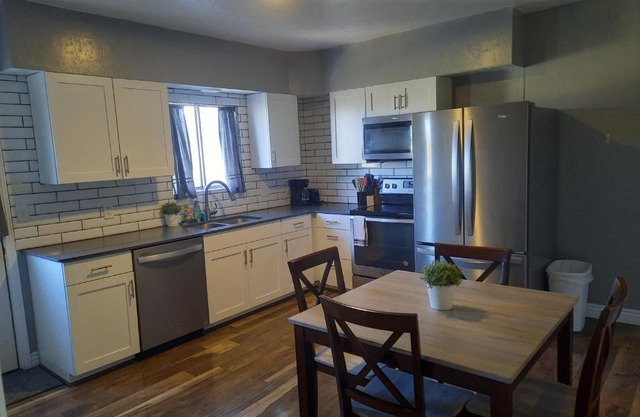 Downtown Bungalow- 2 bedroom