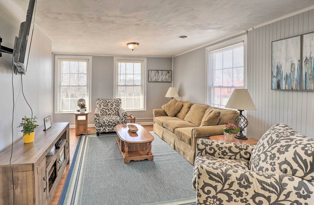 Downtown Canandaigua Apt: 1 Mi to Lake & Pier!