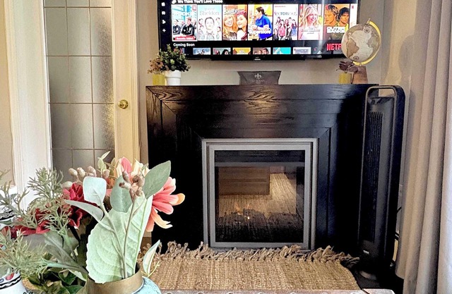 Downtown Condo near Rogers | Parking, Gym, Kitchen