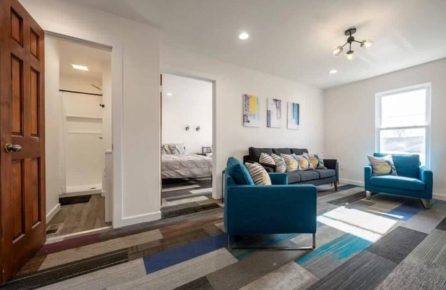 Downtown Escape: Cozy & Private