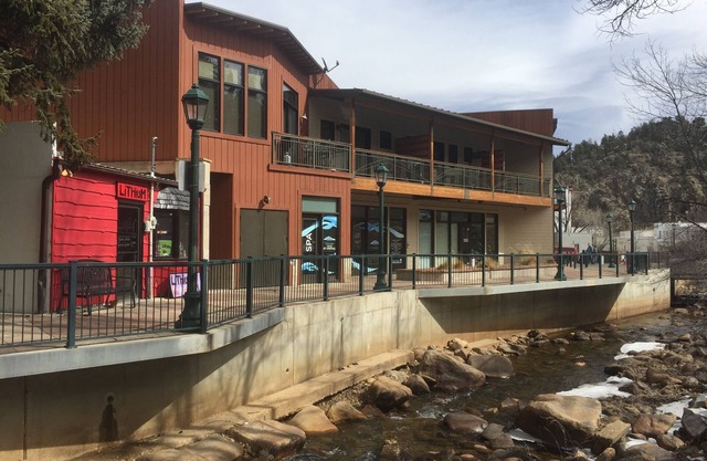 Downtown Estes - Luxury Loft with KING Bed in the Heart of Town!