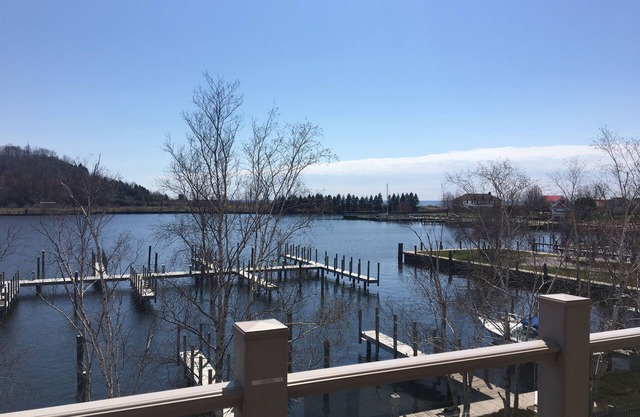 Downtown Frankfort-Open YR Round-3BR near Storm Cloud Brewery & Crystal Mountain