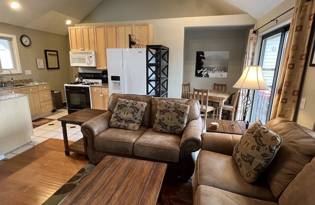 Downtown Hailey - Cozy, quiet, close to everything, comfy deck, gas grill