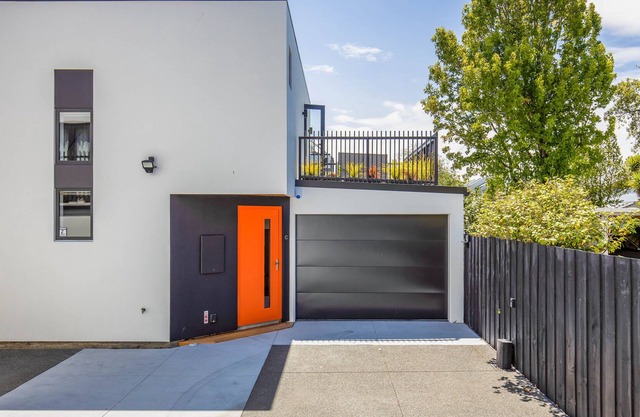 DOWNTOWN HIDEAWAY, family friendly, with a garden in Christchurch