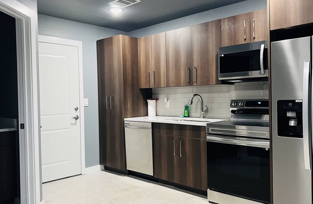 Downtown Historic 1 Bed 1 Bath Apartment Unit 202