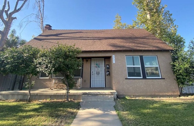 Downtown Home 3BR Great for Families & Travel Work