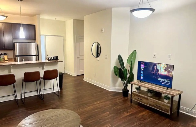 Downtown Indy Comfort & Convenience: 1BR w/Parkingn