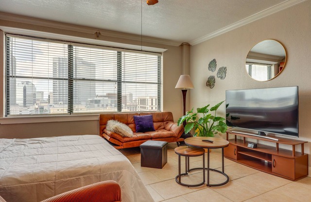 Downtown Jacksonville Studio w/City Views!