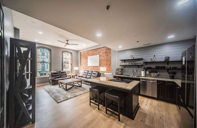 Downtown King Suite Condo