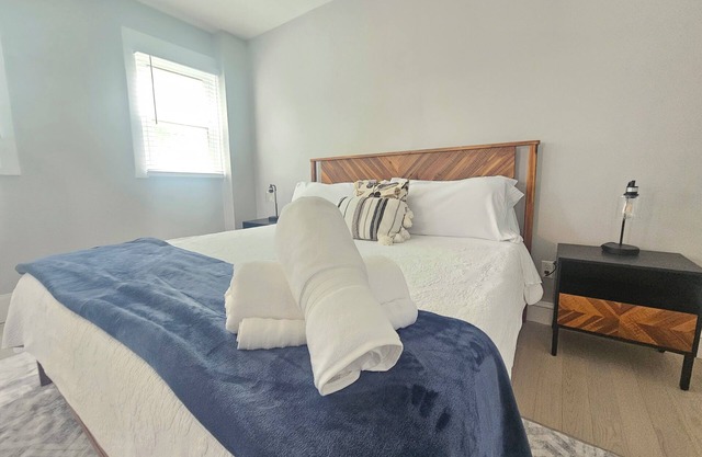 Downtown living 3 bed 3rd fl