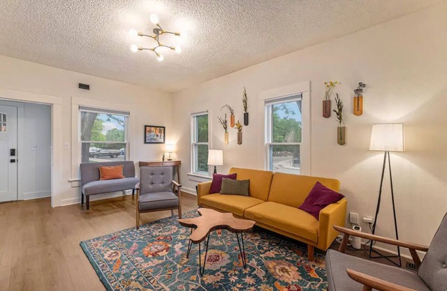 Downtown Loveland Bungalow, charming, historic 2BR recently remodeled gem. nn