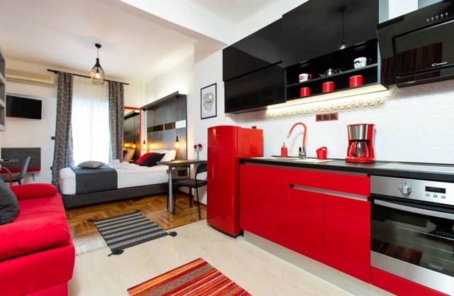 Downtown Luxury Boutique Suites : The Red Suite