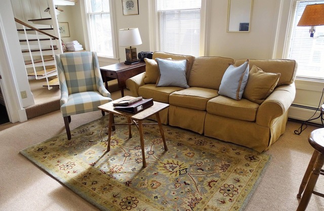 DOWNTOWN NANTUCKET APARTMENT