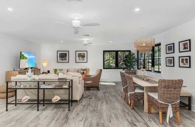 DOWNTOWN Naples Pool Home in Lake Park! Walk/bike/drive to the beach!