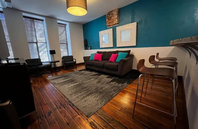 Downtown Paducah Broadway Loft Apartment
