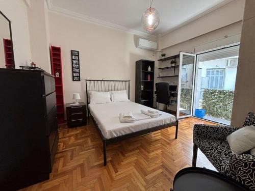 Downtown Pagrati Modern Apartment