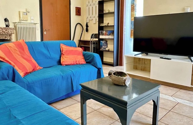 DownTown Quiet-Street Apt