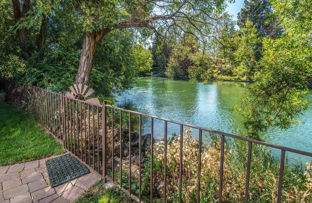 DOWNTOWN RIVERFRONT HOME W/RIVER ACCESS, BEST LOCATION, 2 MASTER SUITES!