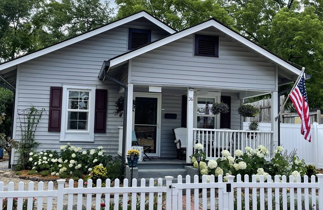 Downtown Southern Comfort * Comfort + Location + Amenities + Carport!