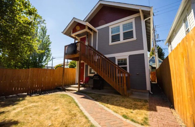 DOWNTOWN TACOMA HOUSE OF GRAY #3