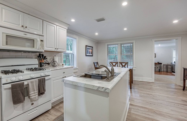 Downtown Thomasville Home w/Yard & Fire Pit