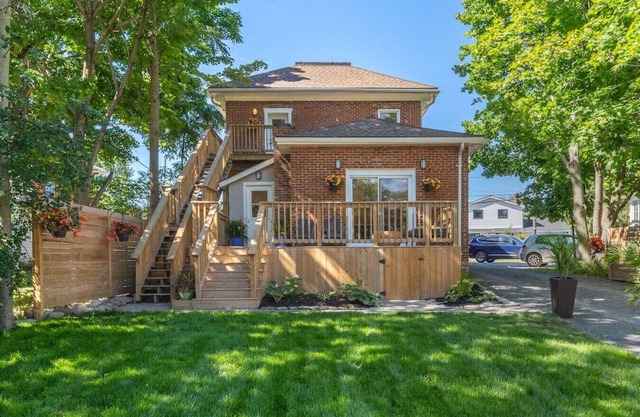 Downtown Wellington 2-Bedroom 2 bath w/Lake View