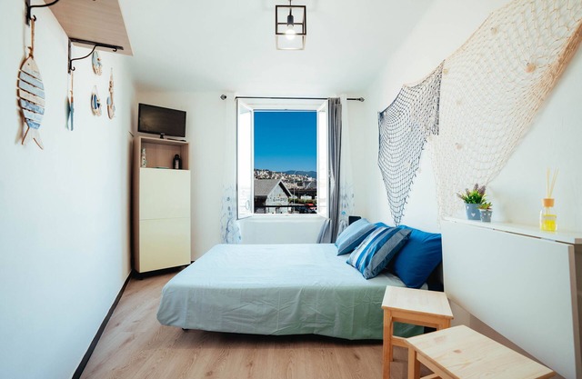 Downtown within sight Port of Genoa, Subway within walking distance