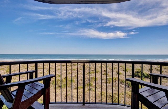 DR 1309 – Getaway to this oceanfront condo with pool and direct beach access