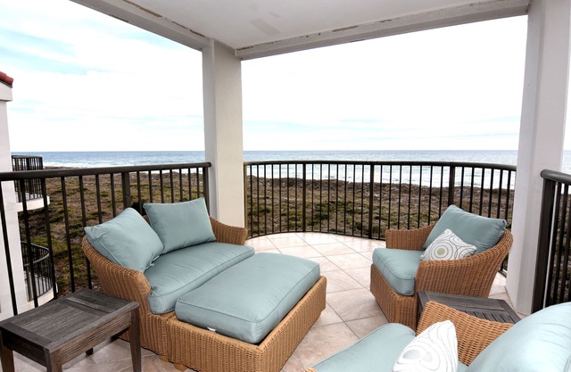 DR 1403- Beautiful Oceanfront Condo at Duneridge Resort. Sleeps 6.