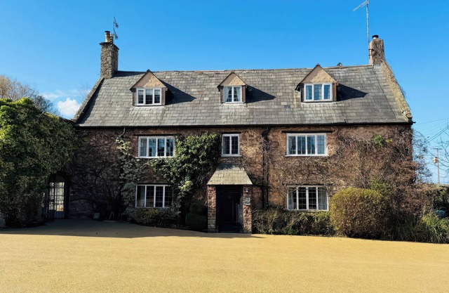 DRAGON HOUSE, pet friendly, character holiday cottage in Roadwater