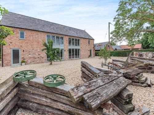 Dragonfly Den - Uk44530