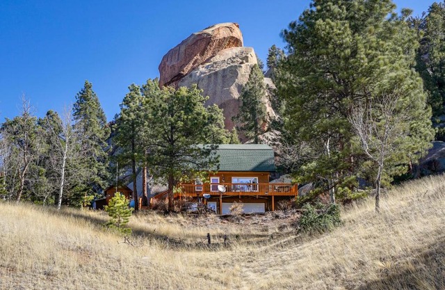 Dragons Roost Cabin with Sangre de Cristo Views!
