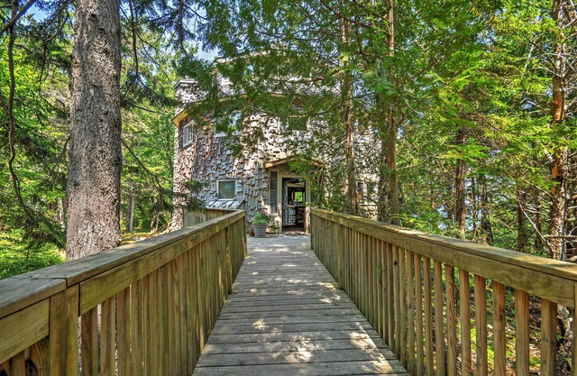 'Dragonwood Castle' on Waterfront w/Stunning View