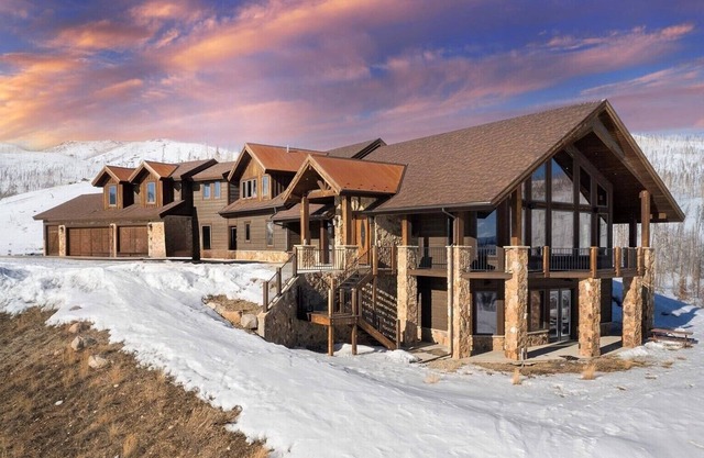 Dream 8000 sq ft home on 70 acres backing to National Forest!