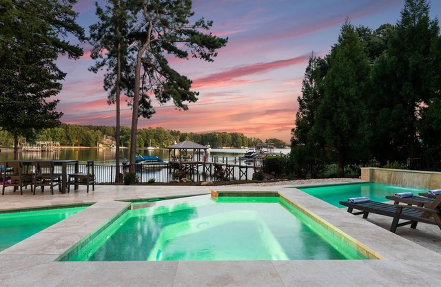 Dream Big Retreat | 400ft of Beach Front | New Pool | Sleeps 18