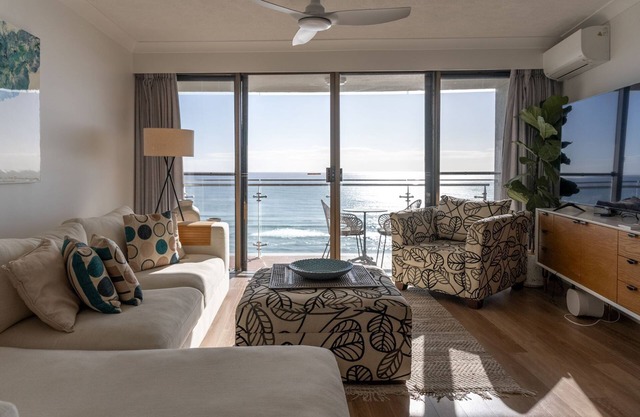 Dream holiday escape, 2-bed 2-bath ocean front sea view apartment on Palm Beach!