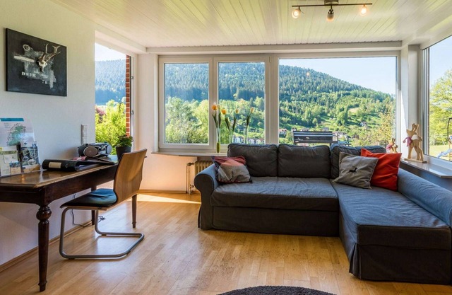 Dream home: sauna, fireplace, great view, bbq, fenced garden, playground, kids room