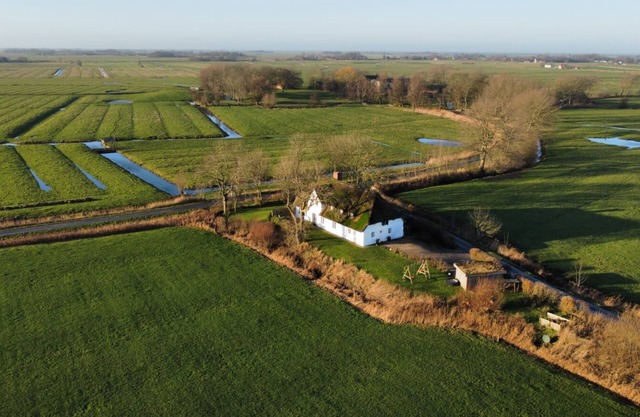Dream house under thatch with fireplace, sauna, wellness room and lots of space