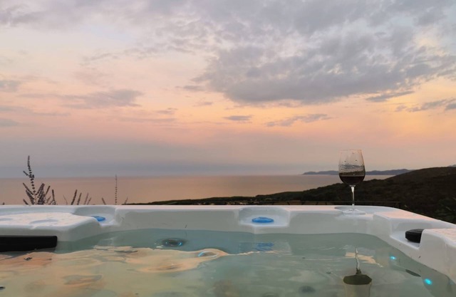 Dream house with far-reaching views, idyllic tranquility and a whirlpool