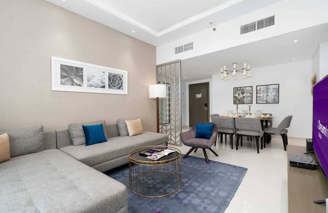 Dream Inn - 2BR Apartment in Business Bay with canal view