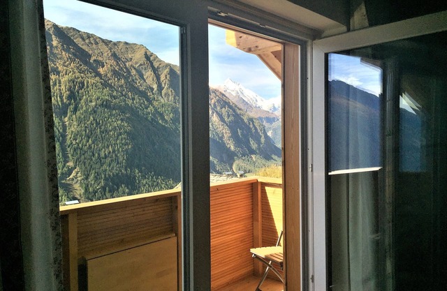 Dream location at 1600m Apartment Rubin on the upper floor of Chalet Magda-Lena