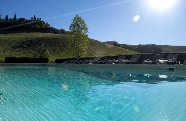 DREAM OF TUSCANY VILLA IN THE MIDDLE OF THE HILLS NEAR SAN GIMIGNANO 8/10 PAX