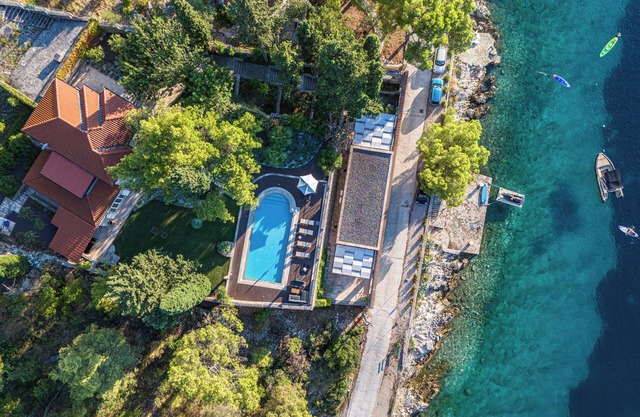 Dream property right on the water