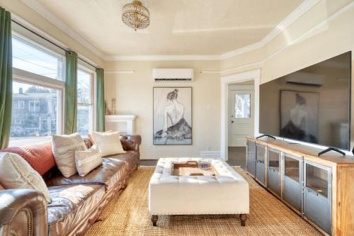 Dream Two-Bedroom in Laurelhurst - 97 WalkScore