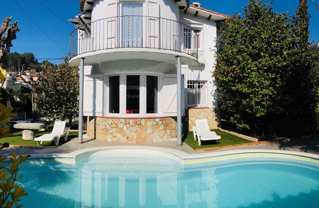 Dream vacation! Beautiful and large villa with pool, nature and calm