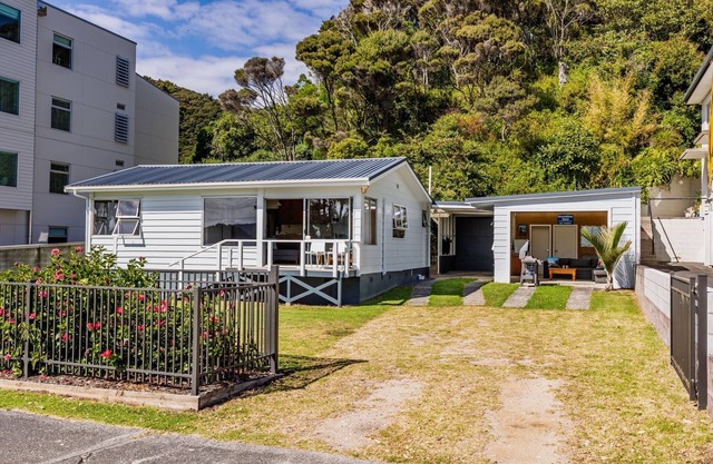Dream View Waterfront - Paihia Holiday Home
