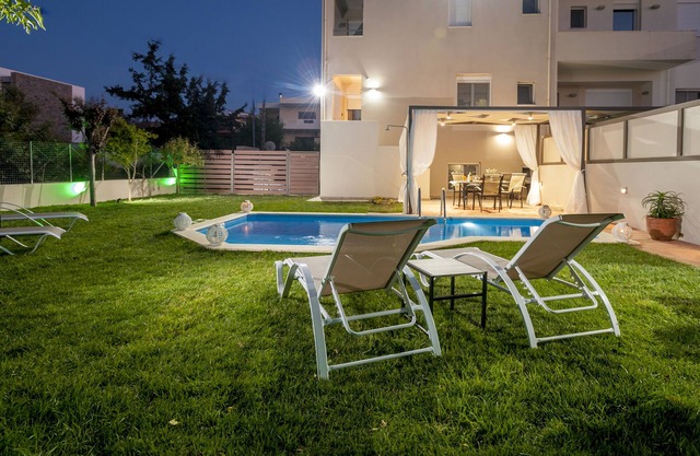 Dream villa luxury with private heated pool and BBQ