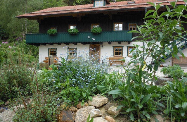 Dreamlike domicile for groups and large families in a secluded location (aktivCard)